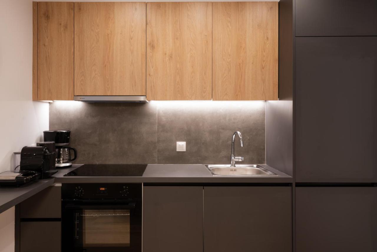 Unique 2 Bedrooms Apartment, Steps To Plaka And City Center Афины Экстерьер фото