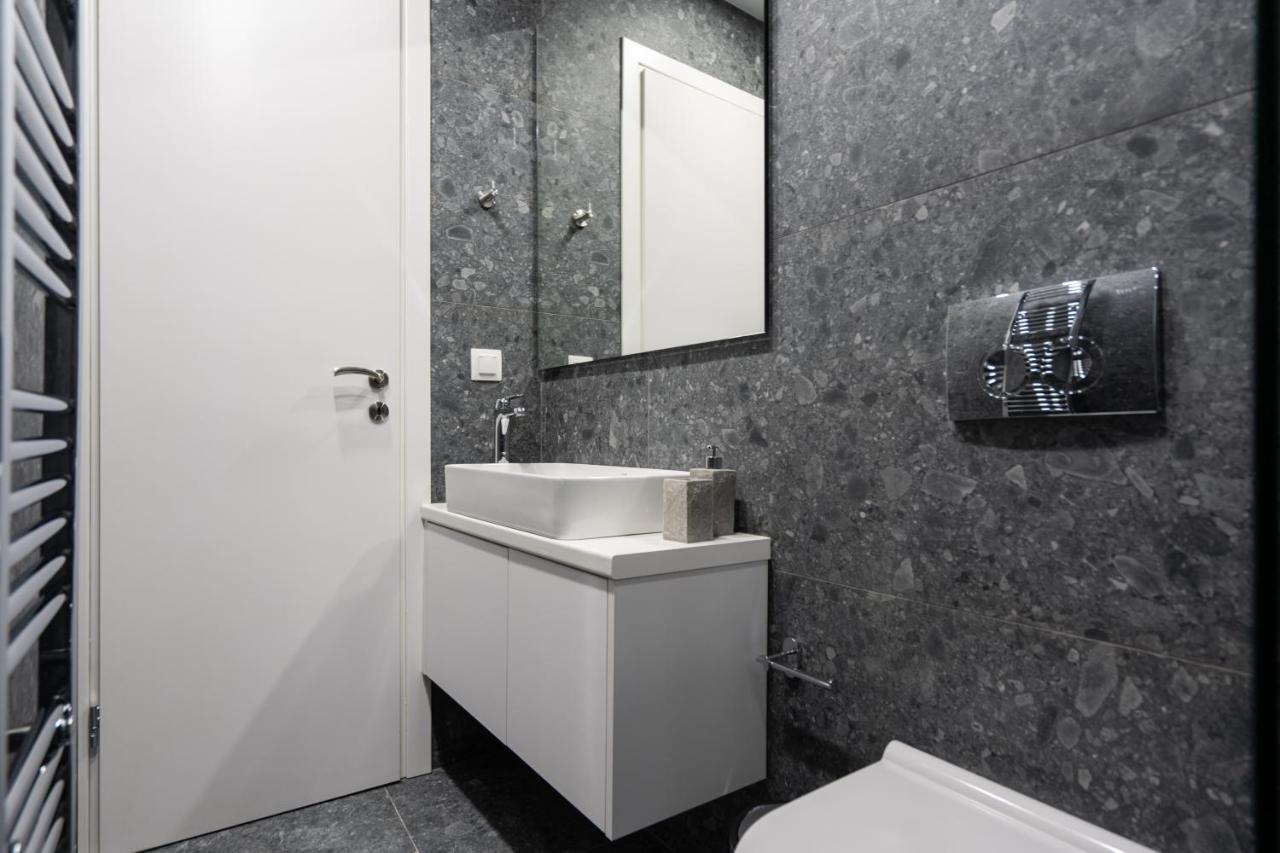 Unique 2 Bedrooms Apartment, Steps To Plaka And City Center Афины Экстерьер фото